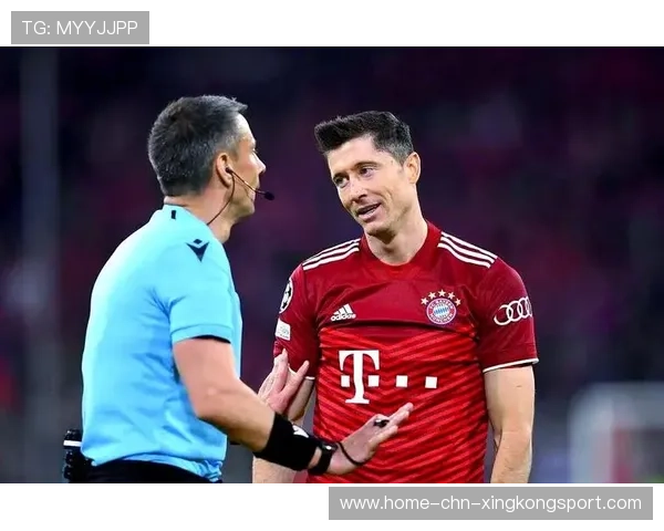 拜仁边路传中多次威胁，头球人把握能力强